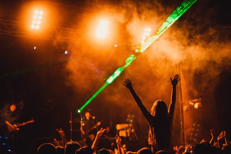 Podziemne imprezy i rave’y – jak wygląda underground elektroniczny w Warszawie, Krakowie i Wrocławiu?